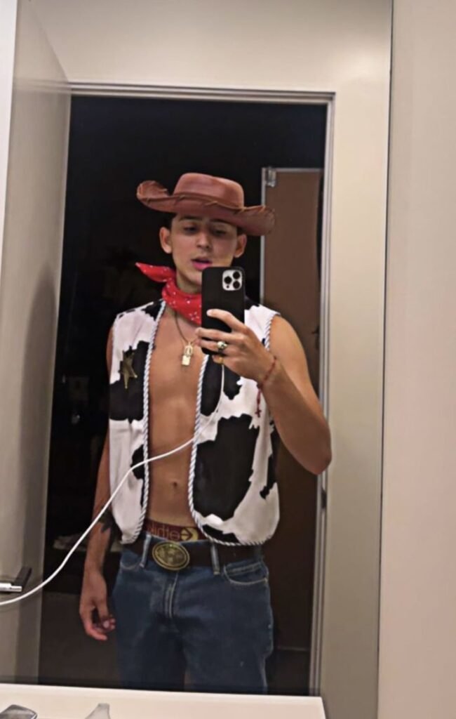 Disfraz de vaquero de Toy Story con sombrero y pañuelo