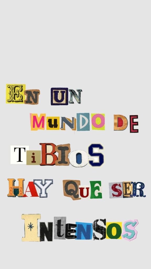 Frase formada con letras recortadas de revista sobre fondo gris
