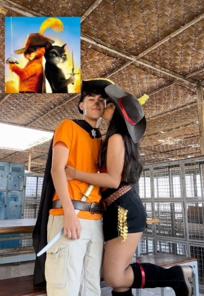 Collage de una pareja disfrazada de personajes de anime