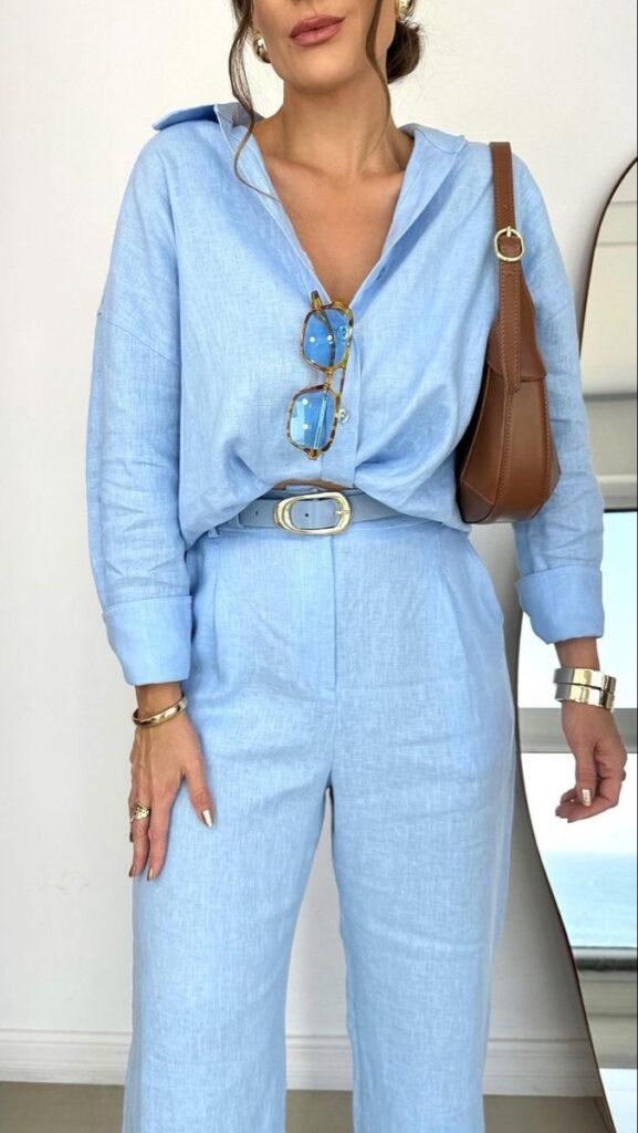 Conjunto de lino azul claro de camisa y pantalón