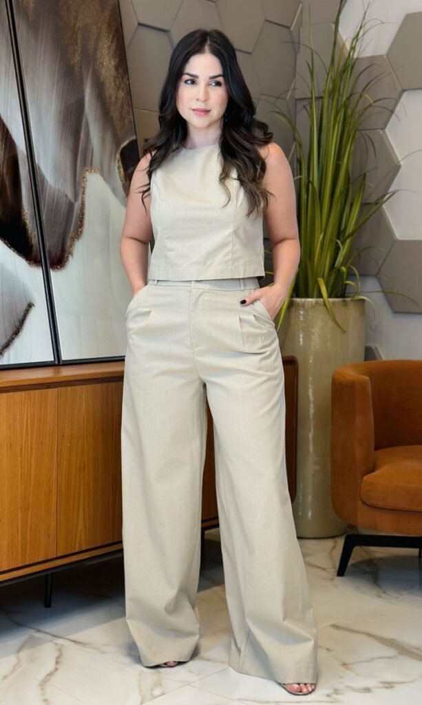 Conjunto crema de top y pantalón ancho