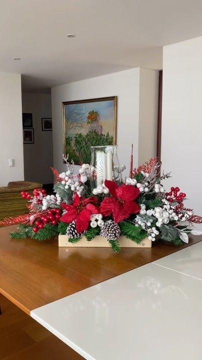 Centro de mesa alargado en rojo y blanco con velas