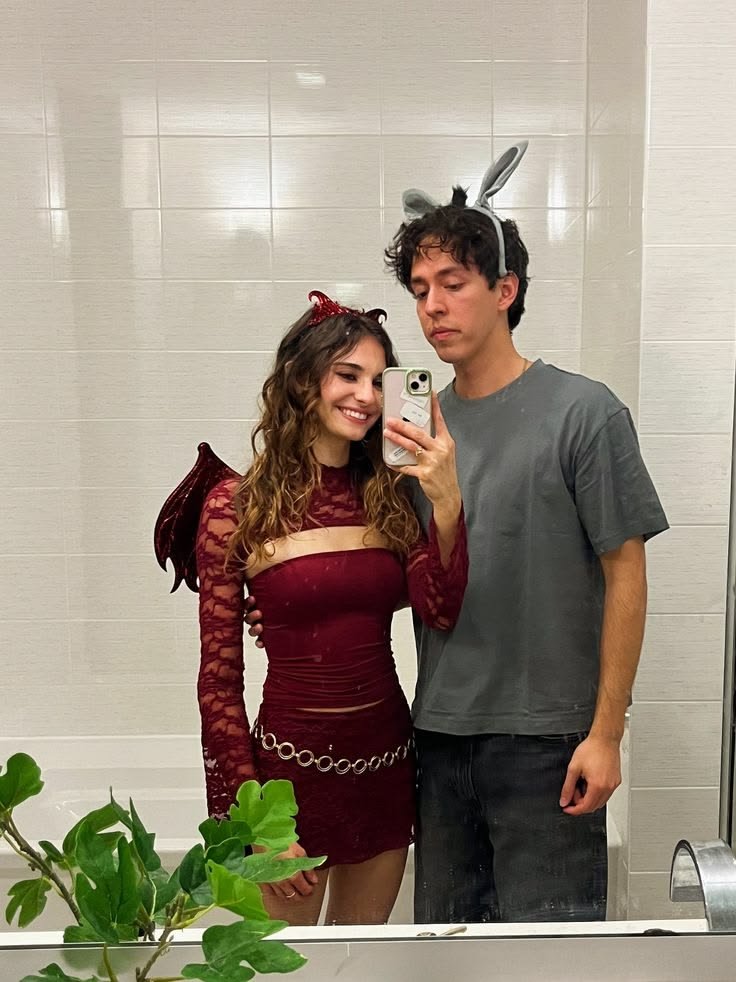 Disfraz de pareja para Halloween: Diablita y conejito