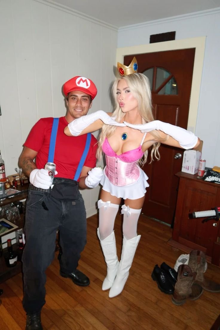 Disfraz de pareja para Halloween: Mario y la princesa Peach