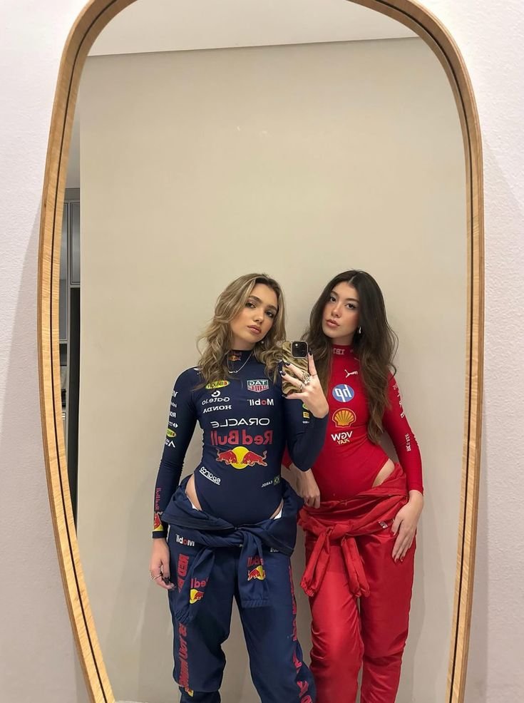 Disfraz de pareja para Halloween: Pilotos de Fórmula 1, Red Bull y Ferrari