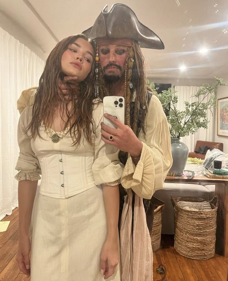 Disfraz de pareja para Halloween: Jack Sparrow y Elizabeth, Piratas del Caribe