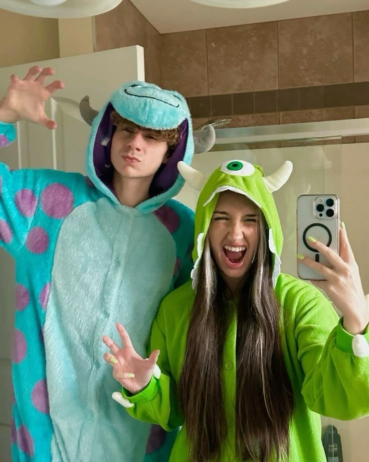 Disfraz de pareja para Halloween: Sulley y Mike, Monsters, Inc.