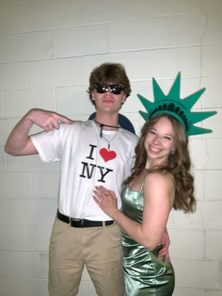 Disfraz de pareja para Halloween: Turista en Nueva York y la Estatua de la Libertad