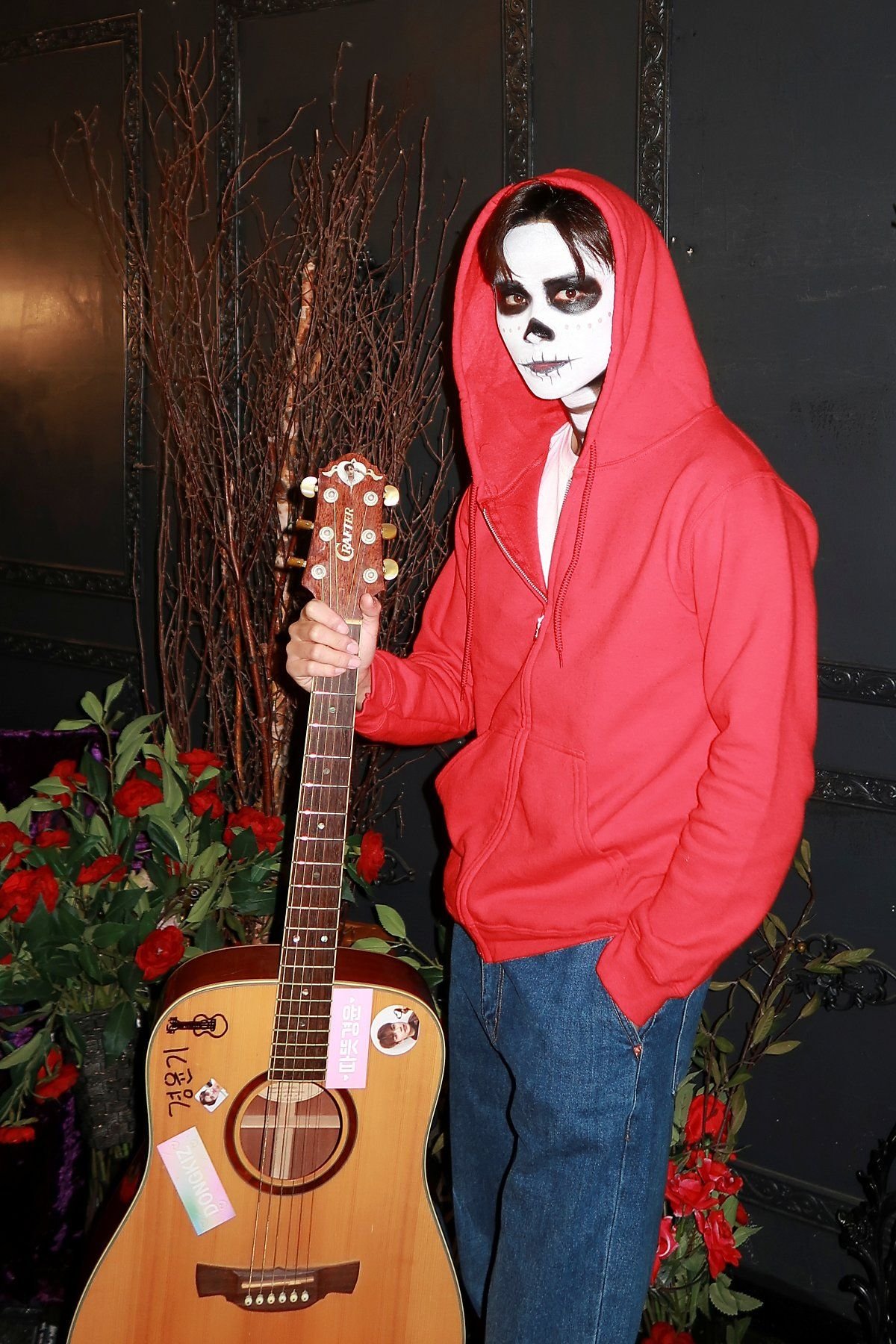 Disfraz de Halloween para hombre: Calavera con sudadera roja